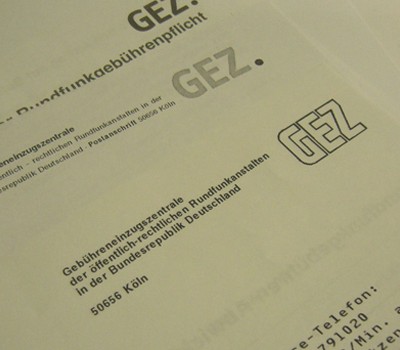 Die Frau mit der Mappe