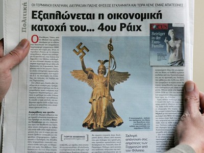 Reaktion auf das FOCUS-Titelbild mit Stinkefinger-Aphrodite in der Tageszeitung Eleftheros Typos: Siegessäule-Victoria mit Hakenkreuz (Foto: © dpa)
