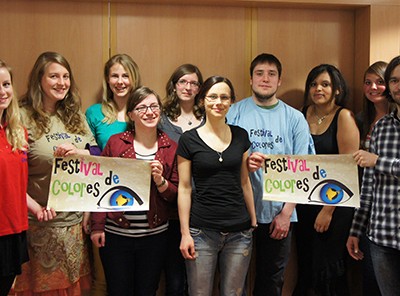 Nach Monaten voller Arbeit präsentiert das FdC-Team voller Stolz das Festivalprogramm 2013 (Foto: Johanna Lang)