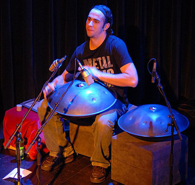 Ein Hang-Musiker mit Hang zu neuen Klangdimensionen