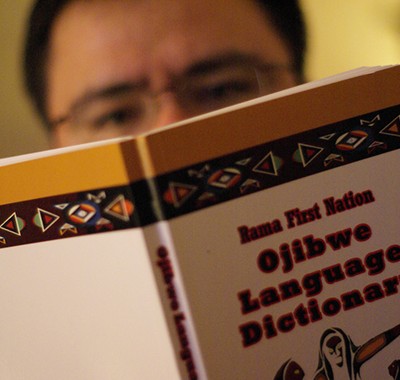 Rezension: Na:bí hi:li na:-bí wowa:ci na-mu