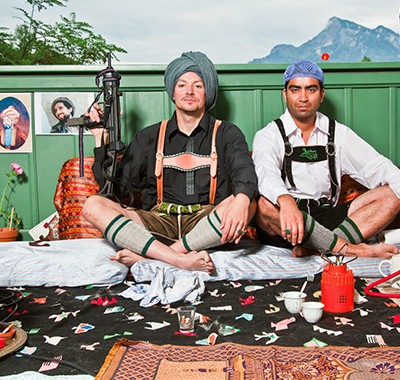 Bayrische Taliban: Hank und Tanin in ihrer Tracht (Foto: © Rita Bürgler)