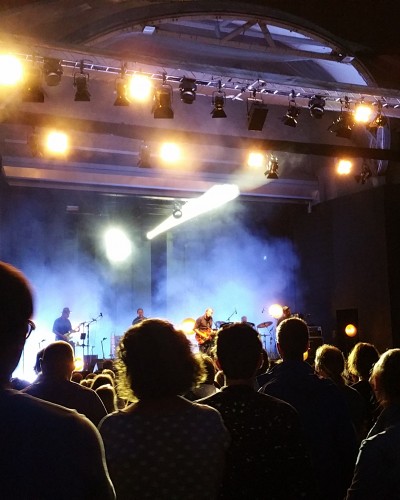 Und der Mond glotzt und schweigt ...